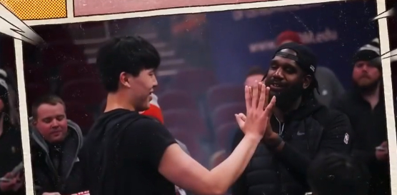 杨瀚森见到了昔日开拓者状元中锋奥登！还和奥登比手掌大小🖐️ 