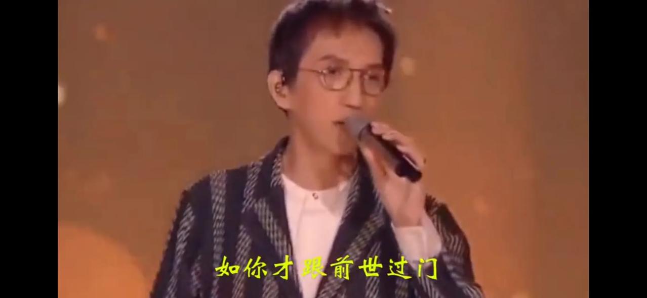 持续几天的高温，终于随着一场哗哗中雨划上中止符。

帘外雨潺潺，室内安静清宁，泡