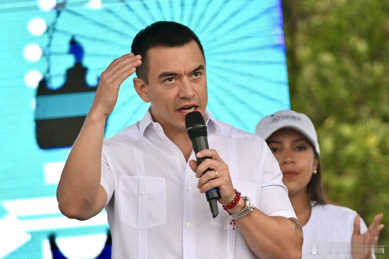 【厄瓜多尔大规模扫黑：总统宣布全国最大贩毒集团“狼帮”头目被抓获】 厄瓜多尔总统