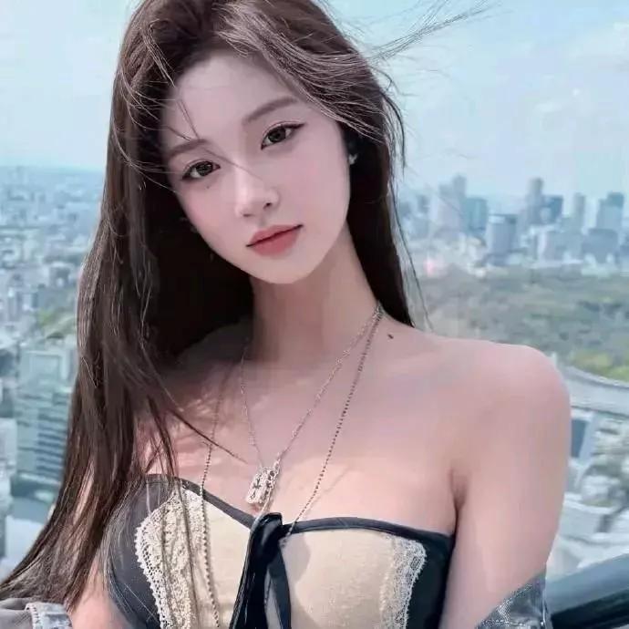 都市风光下的甜美少女，时尚与自然完美融合。自然清新美少女 自然甜系少女 自然元气