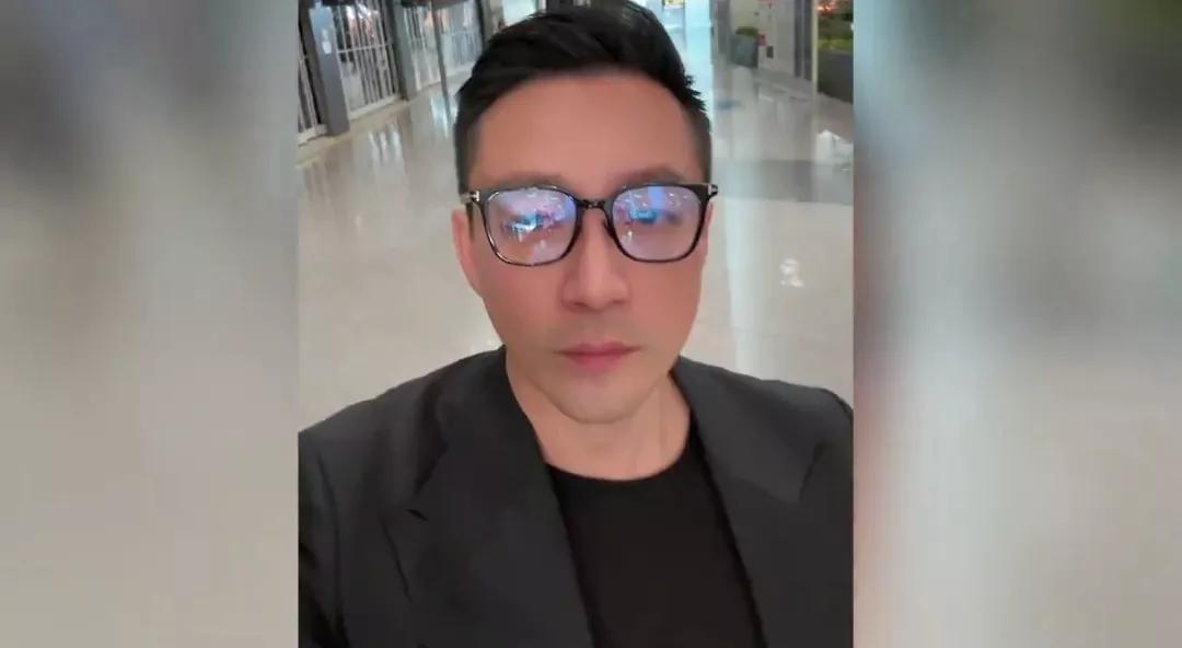 汪小菲带父亲去台北旅游，和S妈聚餐，汪爸S妈关系融洽举止亲昵

真是看不懂了，汪