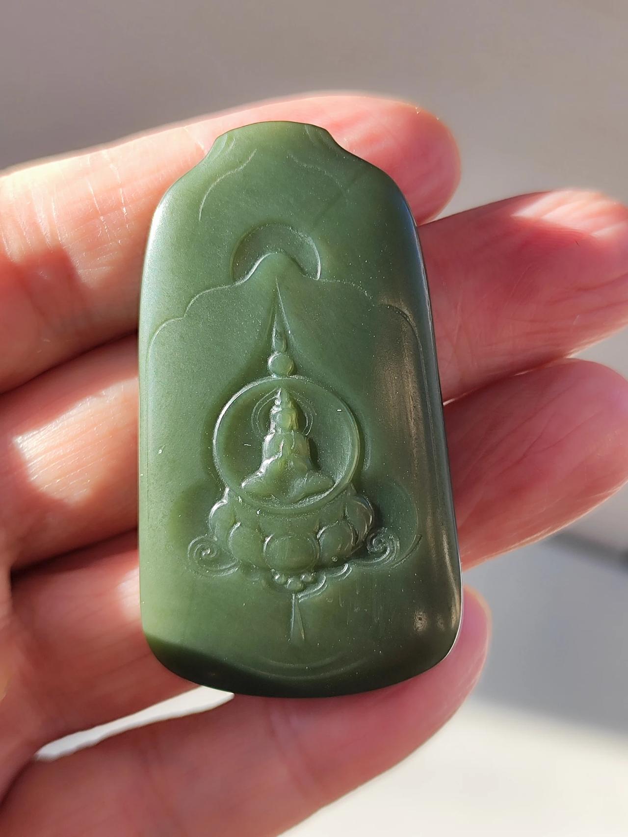 我有一个黑科技，可以实现永生。未来完全可以把个人的脑电波移植到智能人的芯片上，这