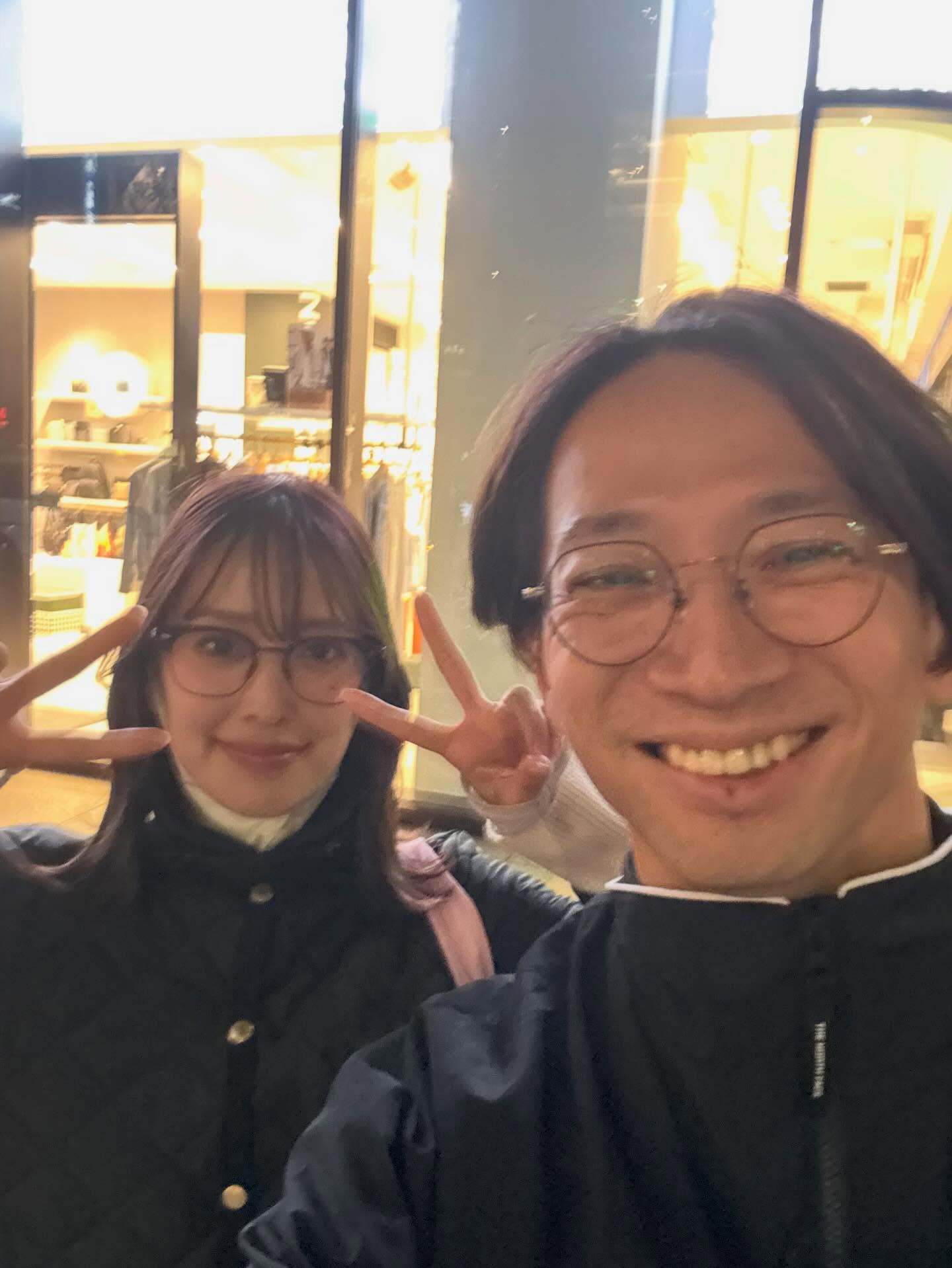 佐藤満春「きくちゃんが喫茶店にきた、店に出てから一枚。」佐々木久美