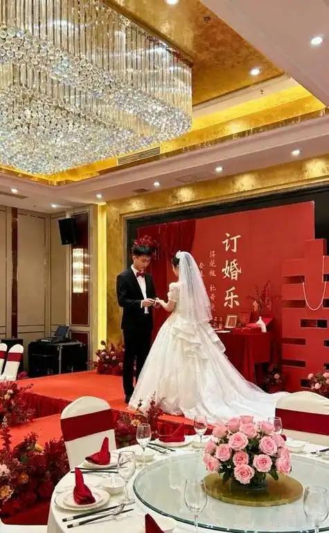 太突然了！湖南一对男女刚认识几天就谈婚论嫁，男方拿出近20万元彩礼订下婚约，本以