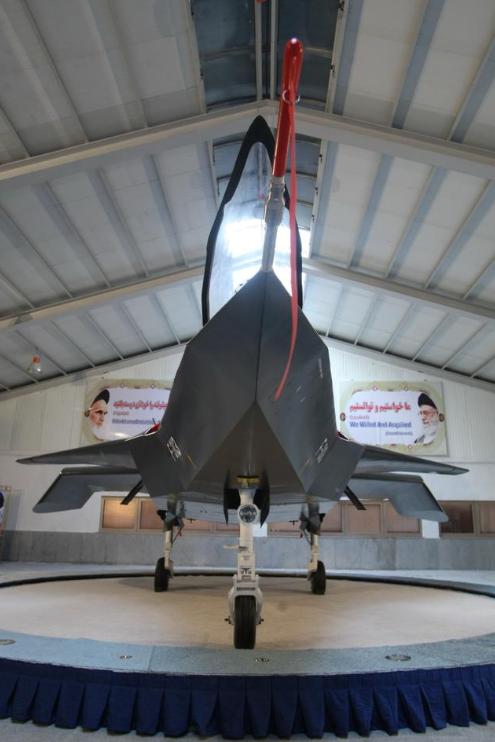 锁定以色列战机，伊朗猛烈开火，这一仗伊朗彻底被打醒：歼10、苏35才是希望，该对