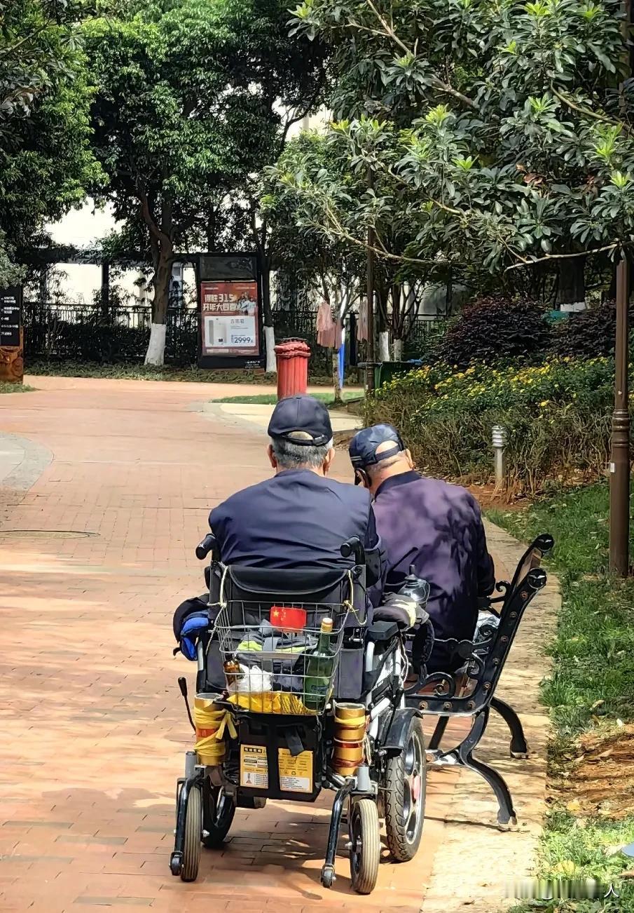 惊呆！兄弟姐妹断亲，从赡养父母开始。

都说打断骨头连着筋，兄弟姐妹从小一块儿长