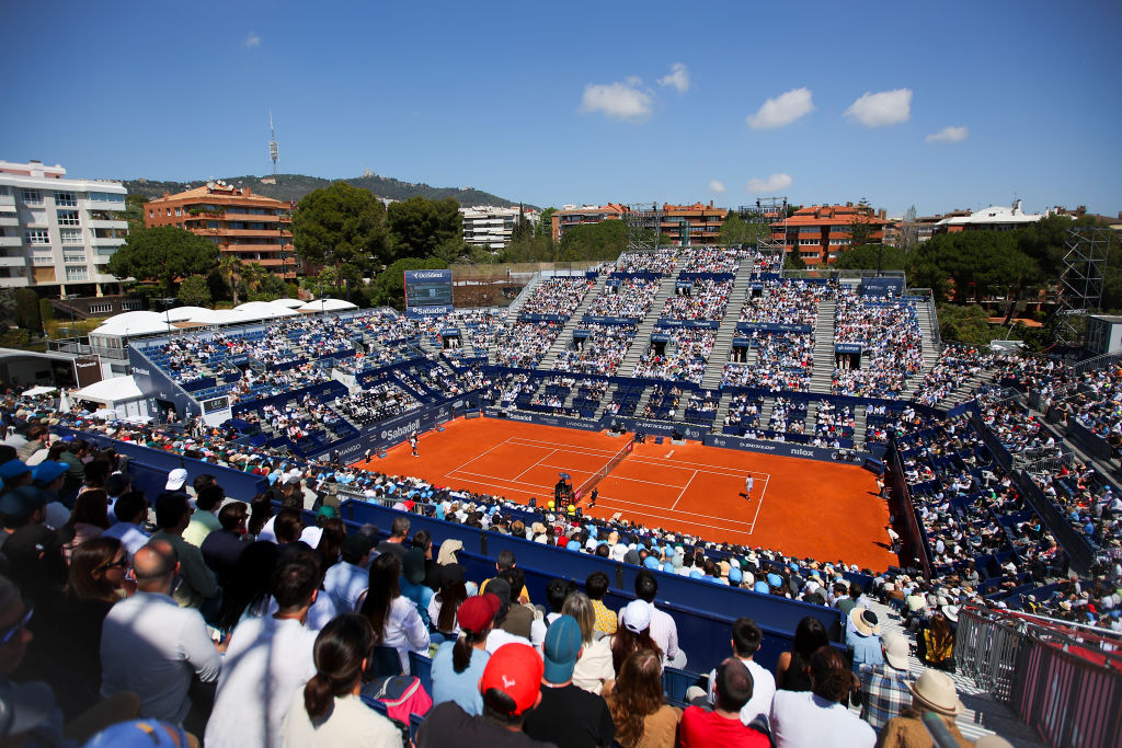 美周一谈 2017年4月，ATP巴塞罗那站宣布将中心球场命名为“拉法·纳达尔球场