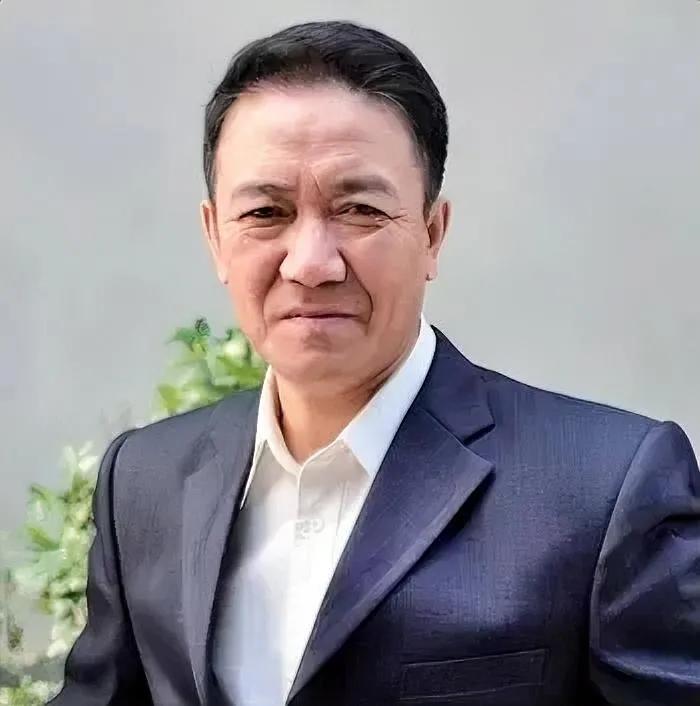 李幼斌说，看完《闯关东》的剧本，当场拒绝了，取景地点大部分在黑龙江，而且大部分都