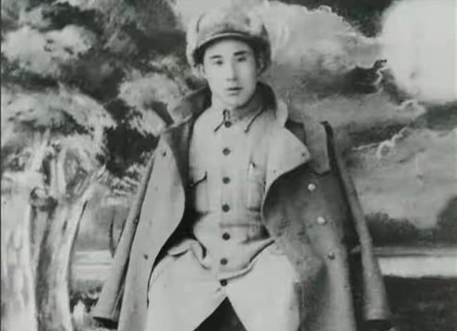 1949年，10兵团后勤部长李厚坤上任途中，不幸遭到三百多名土匪袭击，李厚坤夫妇