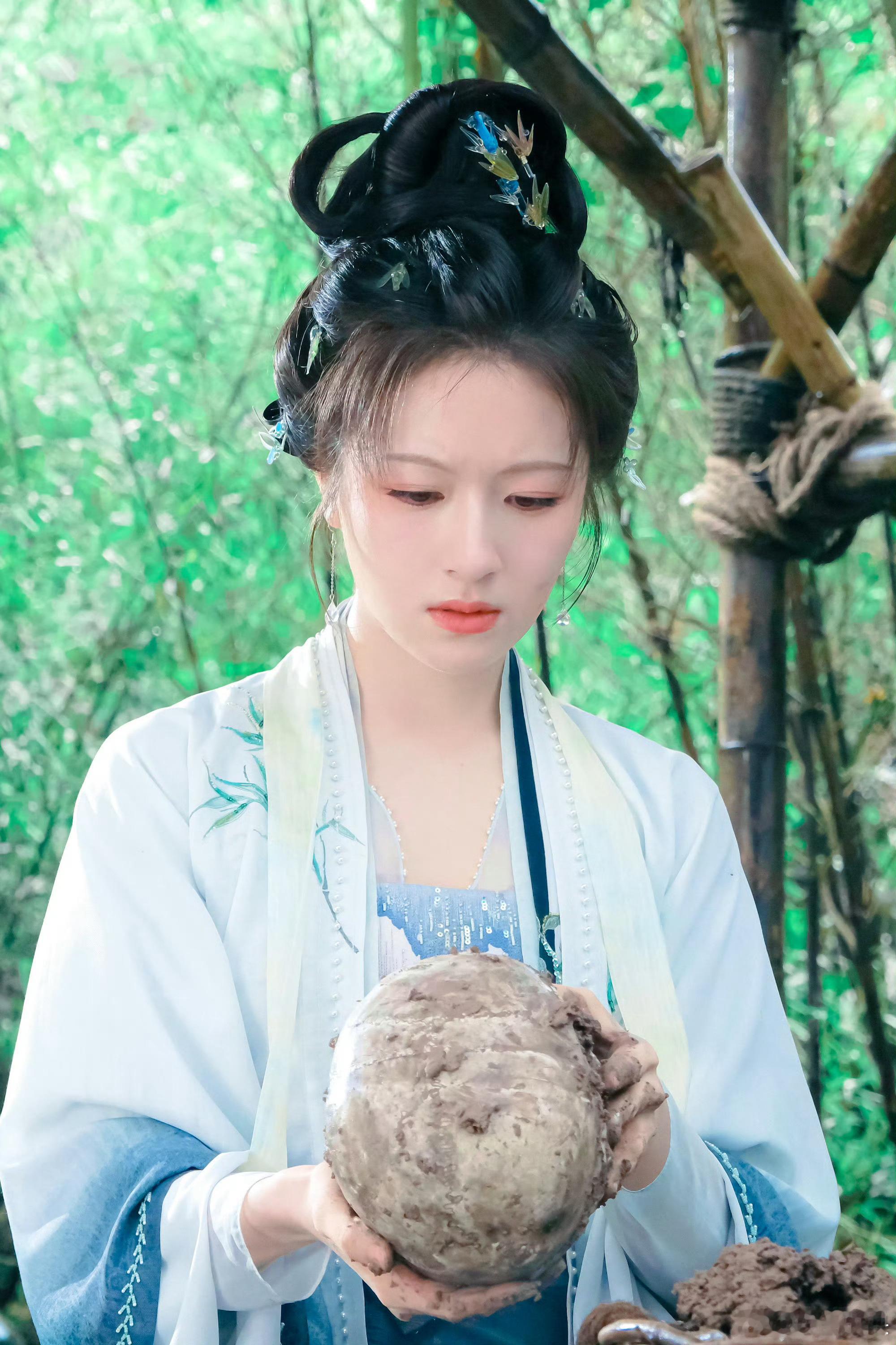 李兰迪就这样一直演大女主吧李兰迪：大女主赛道的天选之人！从校园初恋到职场精英，从