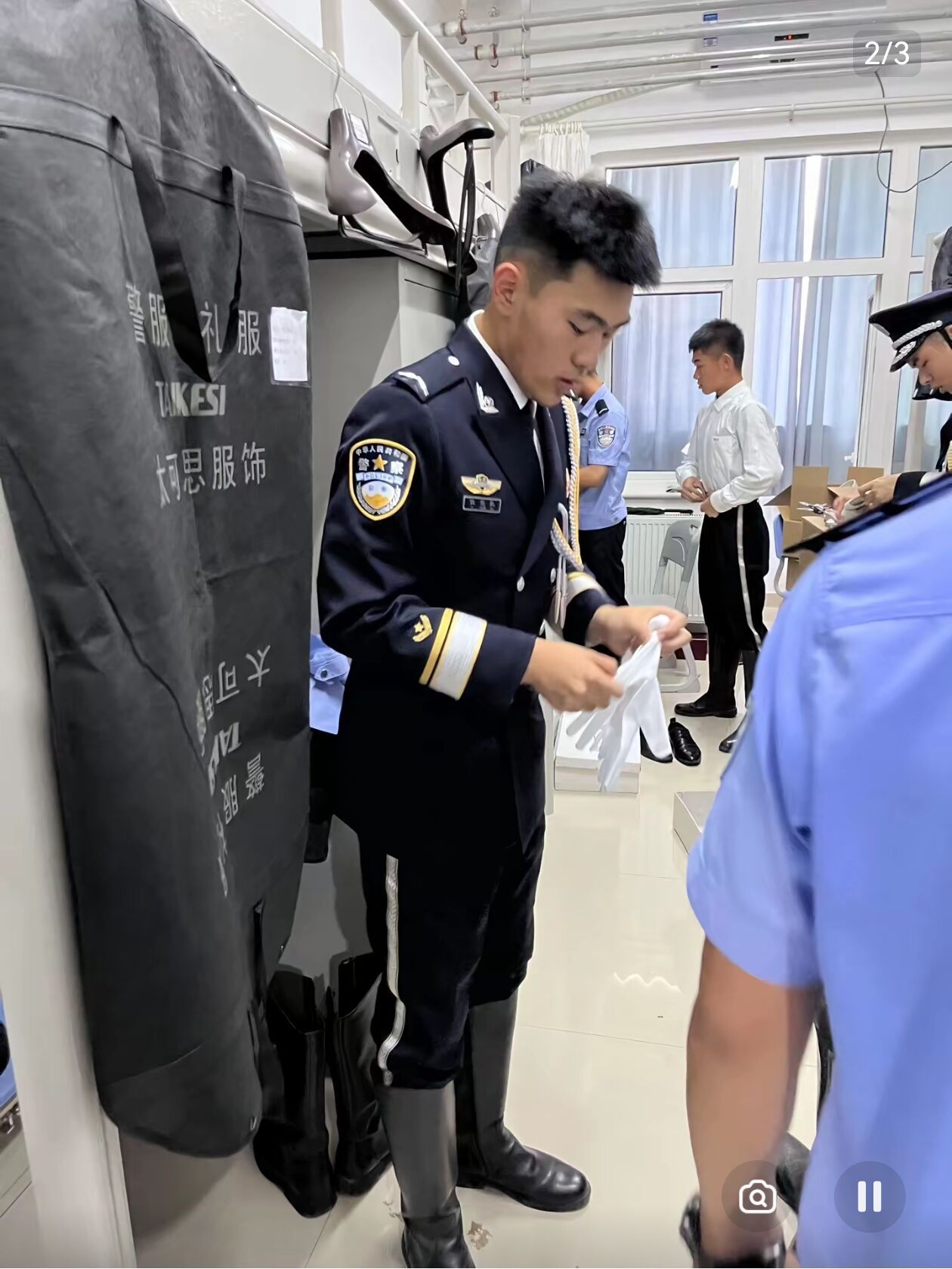 现在不少帅哥加入了这个群体