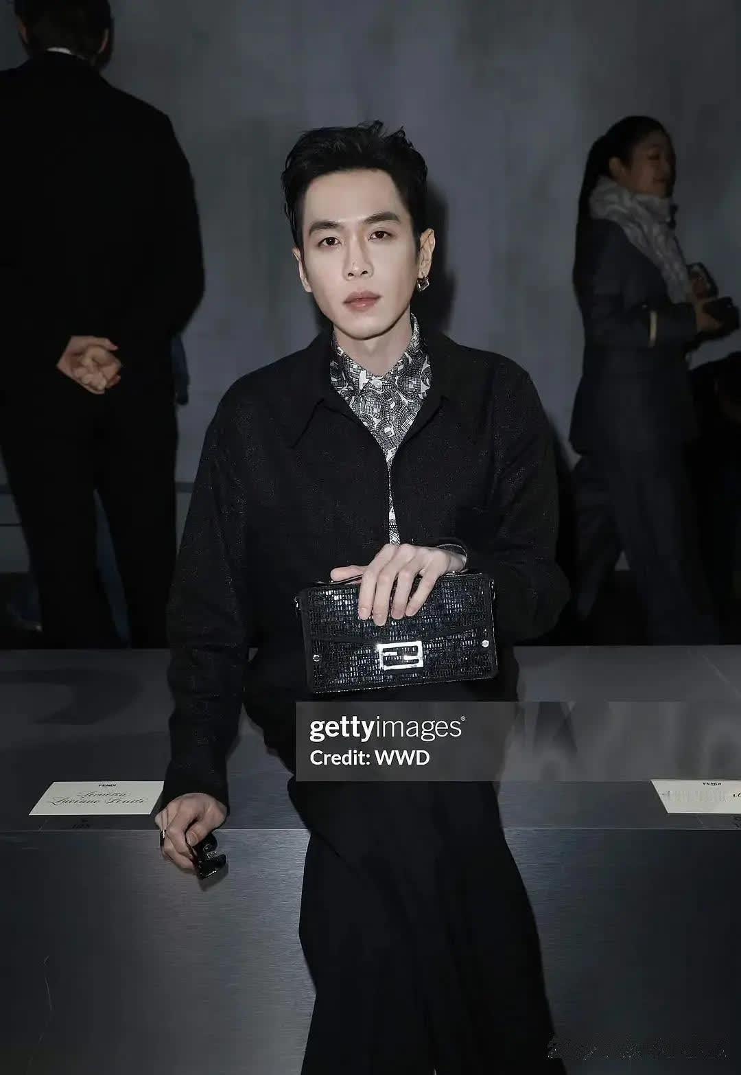 张若昀直接秒李敏镐没，李敏镐现在的状态越来越不行了，以前在国内多火啊，现在的名气