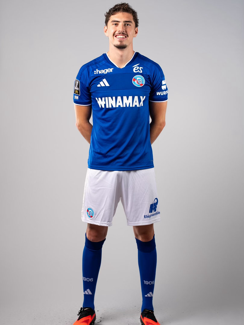 👕帕尼切利秀出斯特拉斯堡新赛季球衣“新赛季。我还要在场外再等待一段时间，但心中