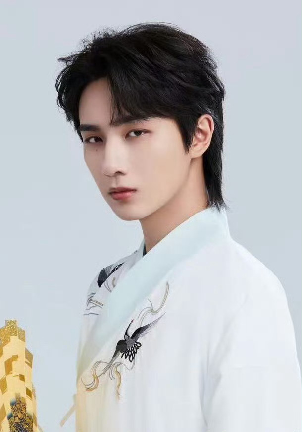 你是从哪个角色开始追的李宏毅？ ​​​