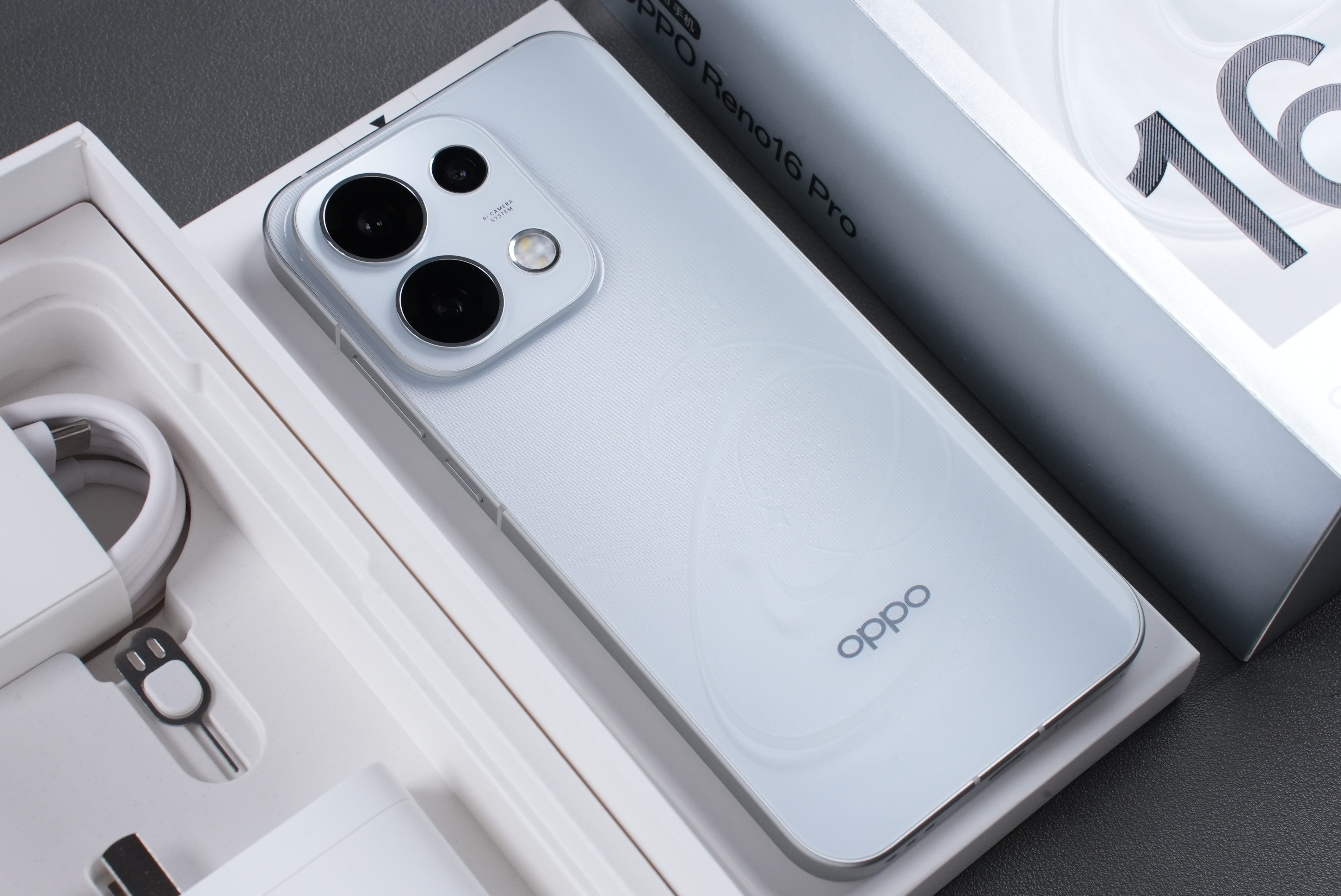 短的图赏 OPPO Reno16 Pro真机实拍，手感依旧非常爽