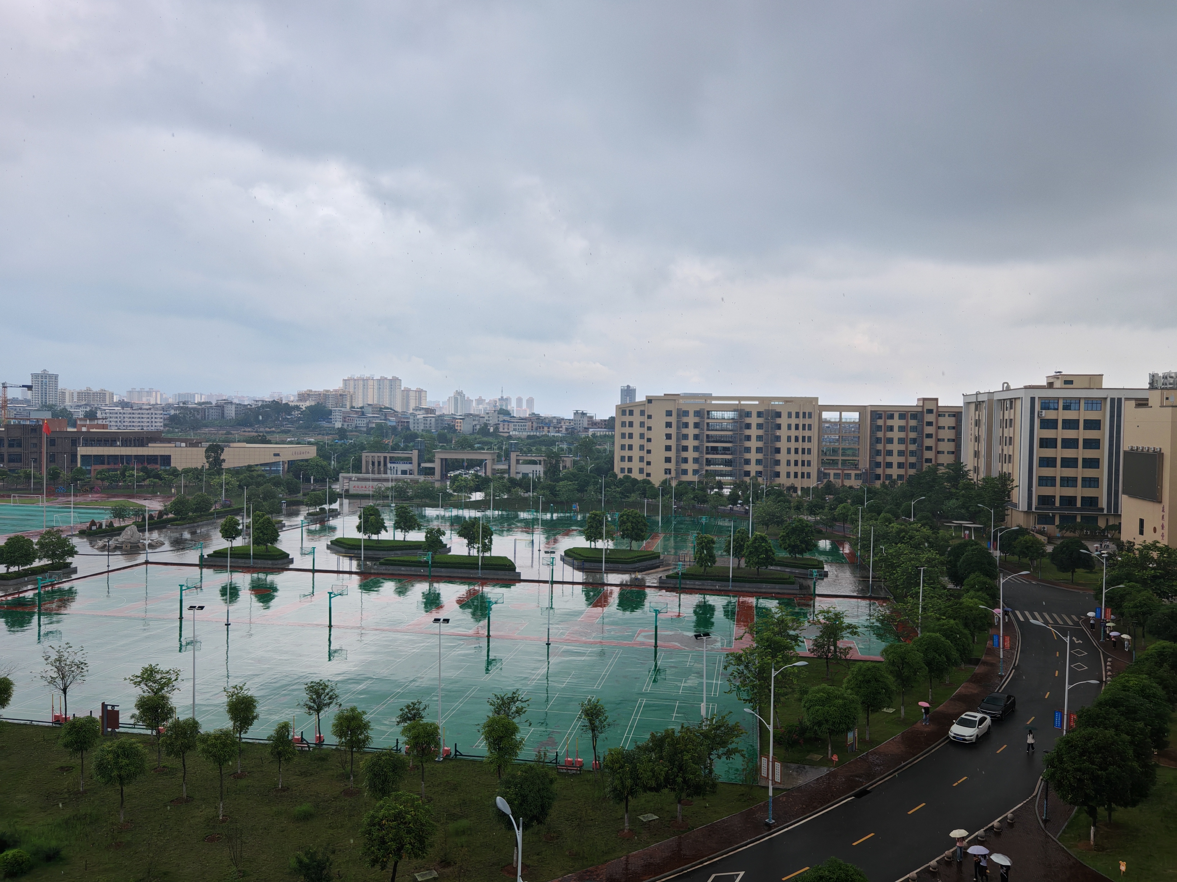 连雨都在挽留我 