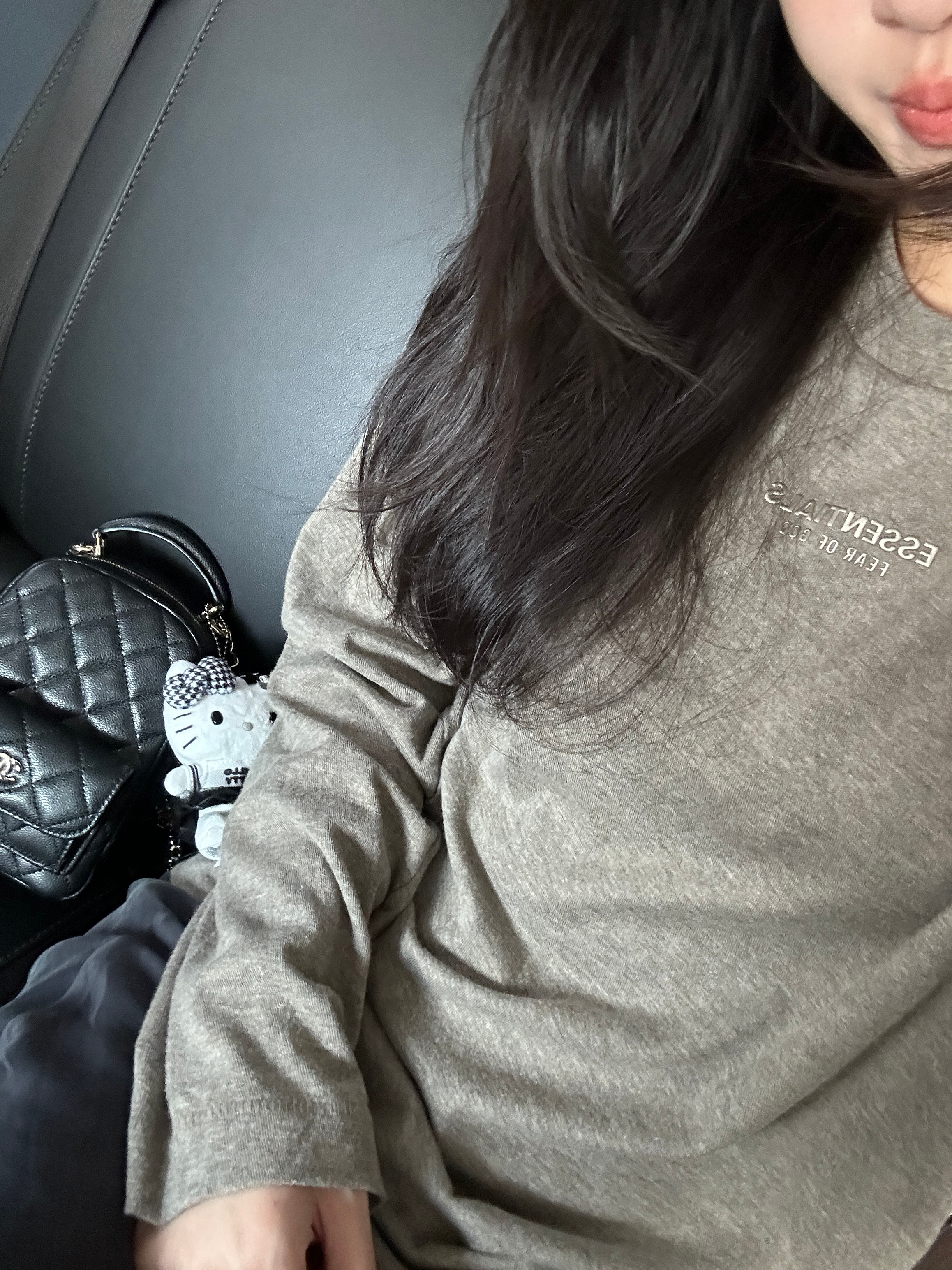 上班哩～今年突然不爱吊带了，还是长袖防晒又巴适～～ ​​​