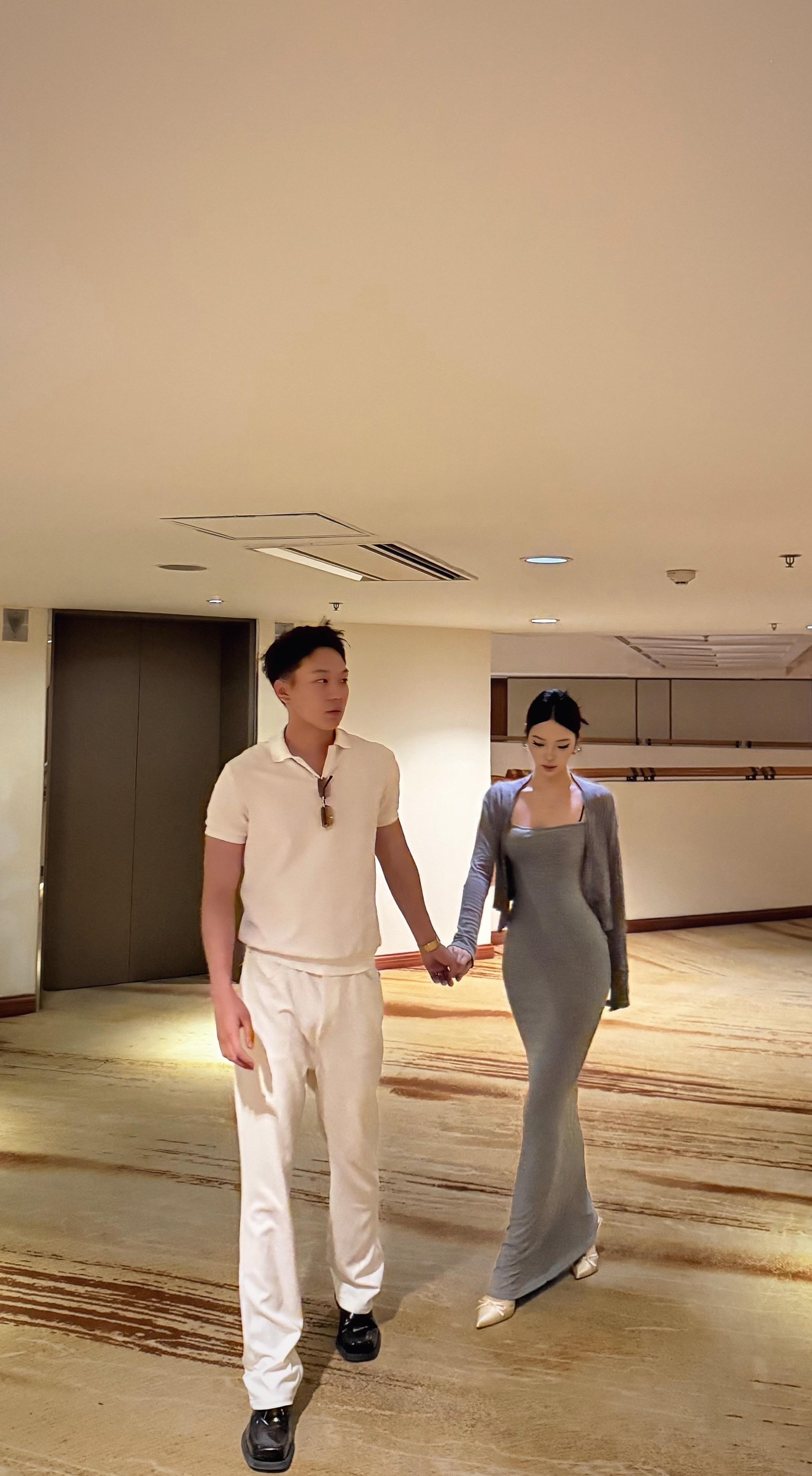 拥抱是两颗心最接近的距离