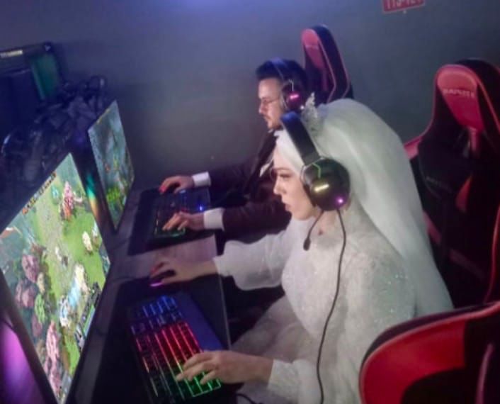两夫妻玩DOTA2的话结婚当天一起开黑这个仪式感一定要有的吧[doge]#dot