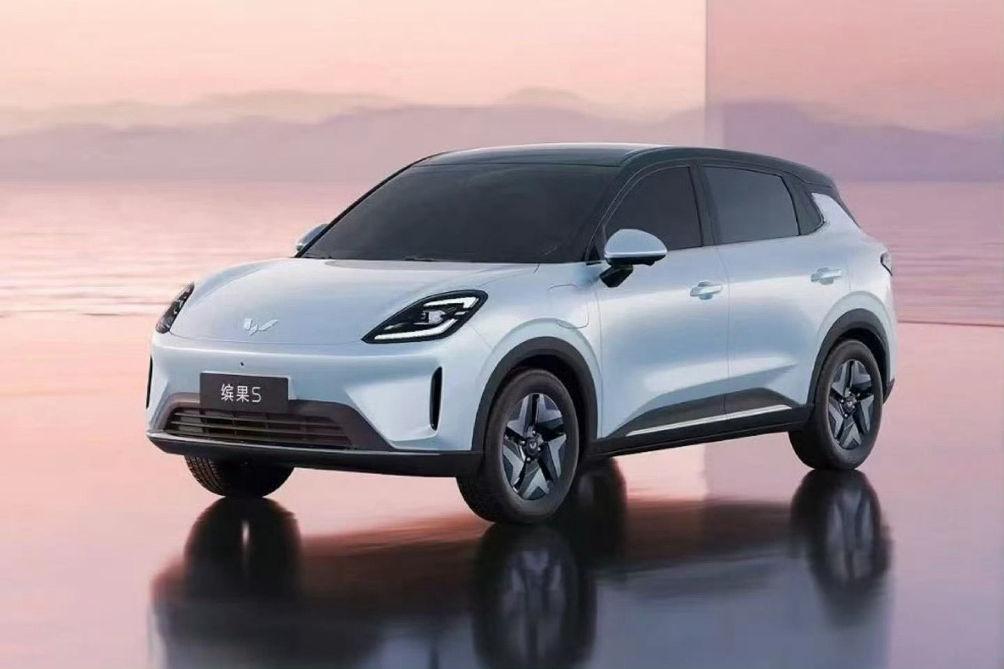 最近开了段时间五菱缤果S，真的有被它的贴心戳到🥰。日常市区通勤续航完全够用，一