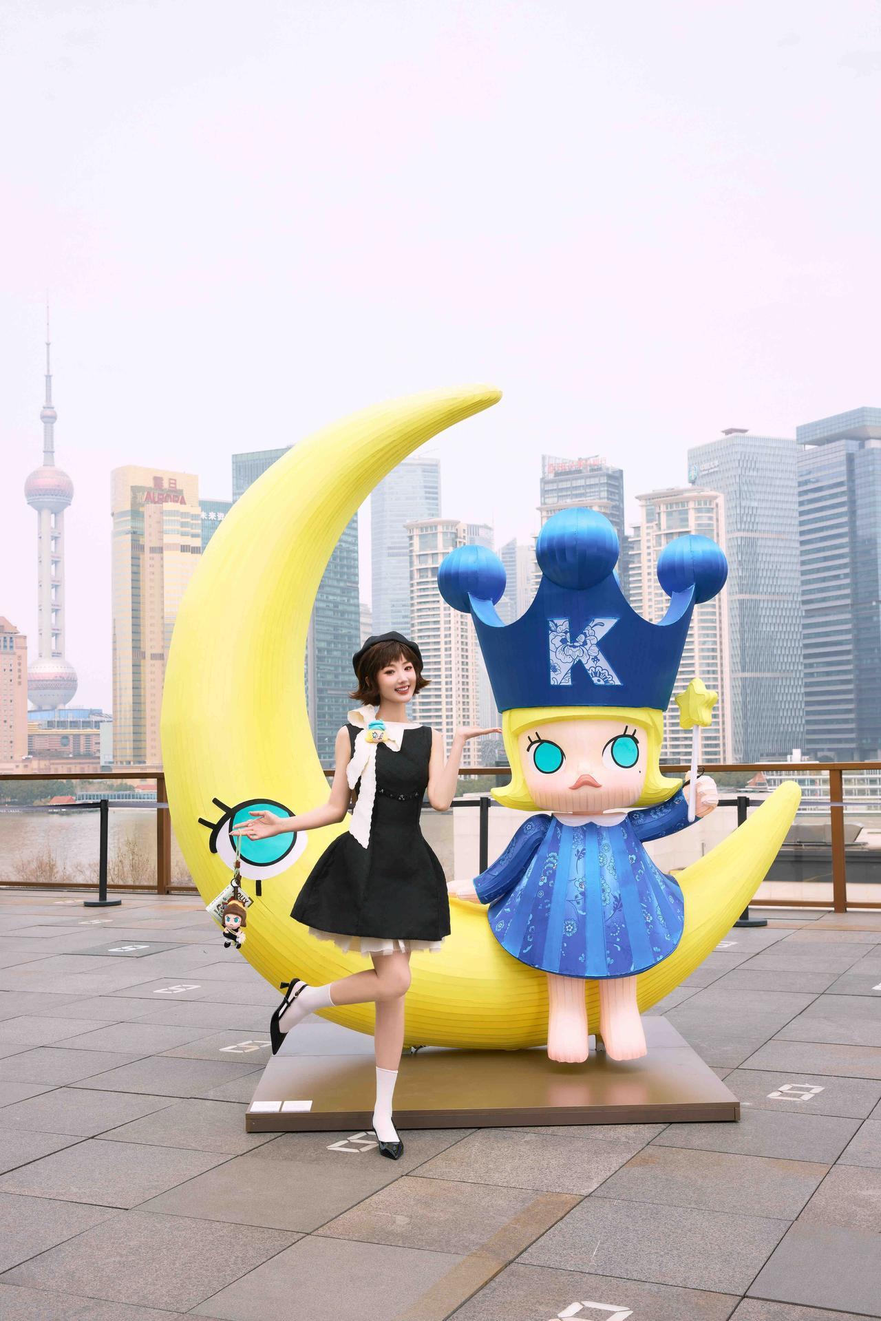 看到毛晓彤，脑海里就自动蹦出“糖分满格”四个字！她的甜不是那种腻人的甜，是沁人心