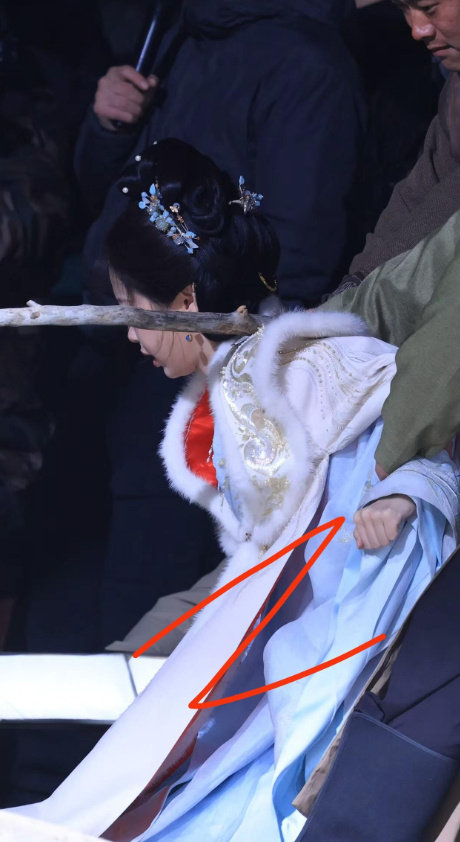 放开这个虞书欣放开这个虞书欣，虞书欣《云初令》被绑路透 