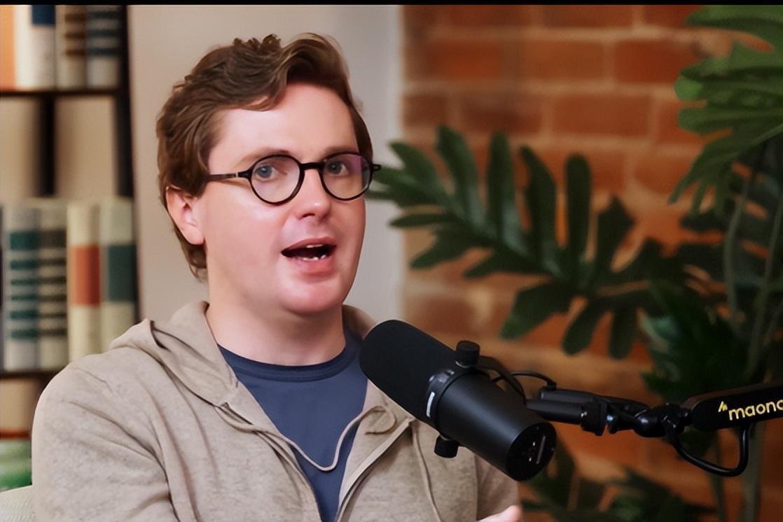 OpenAI 高管迪恩・鲍尔针对国产开放权重大模型抛出的相关评论，表面围绕技术安
