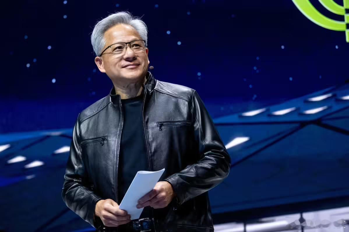 【黄仁勋称美国应加强与中国AI合作】北京时间4月16日，据彭博社报道，英伟达CE