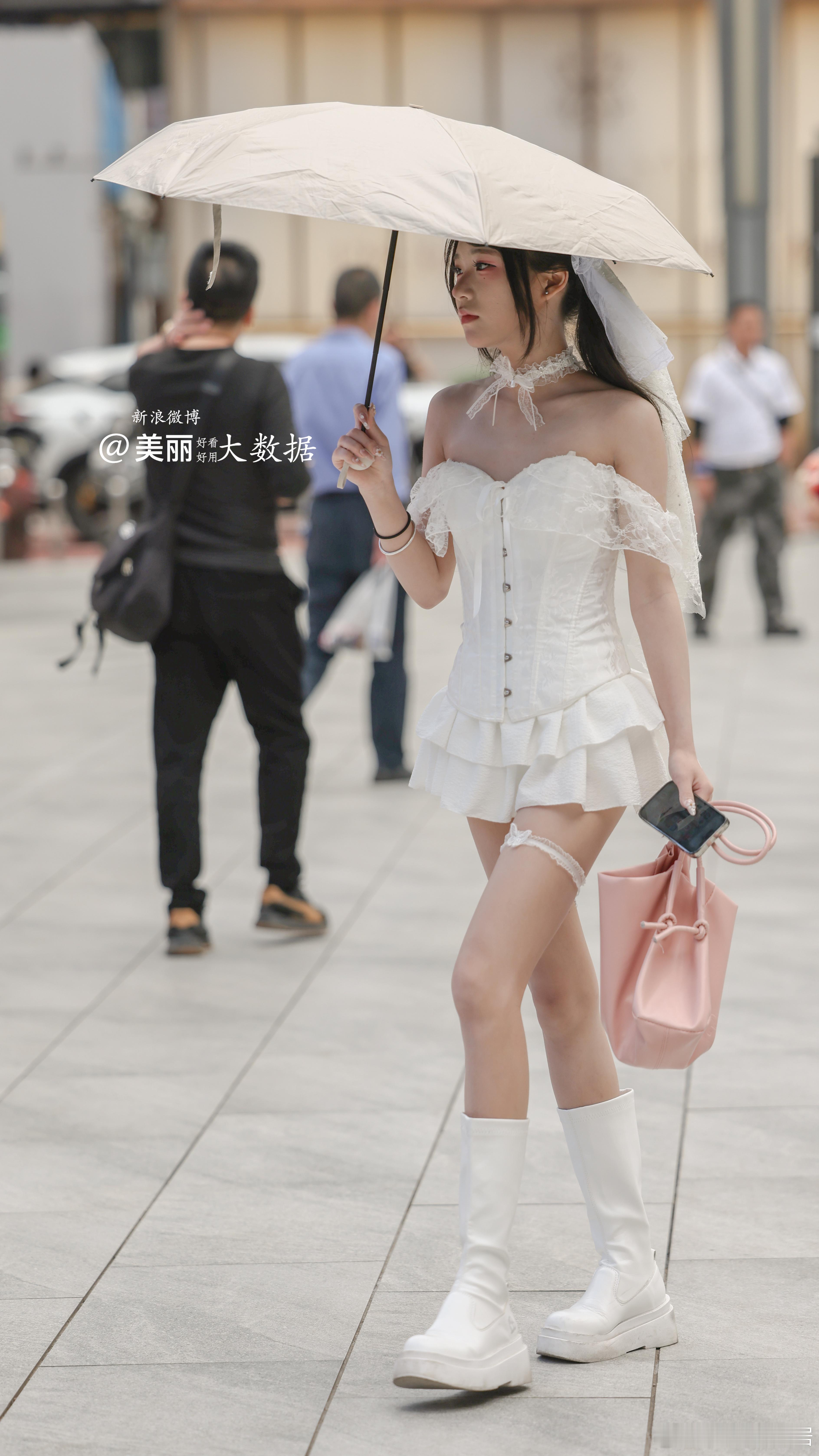 好看不嫌多。。。 