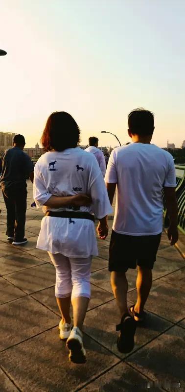 太准啦！想知晓感情能否长久，就看他“最糟时”对你的态度。
“刚领悟到：感情能否相