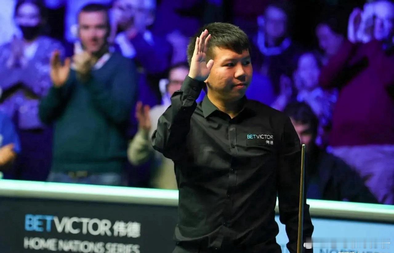 英锦赛战报：周跃龙2-6不敌八度霸榜的塞尔比，中国00后3-6小特斯诺克 北京时