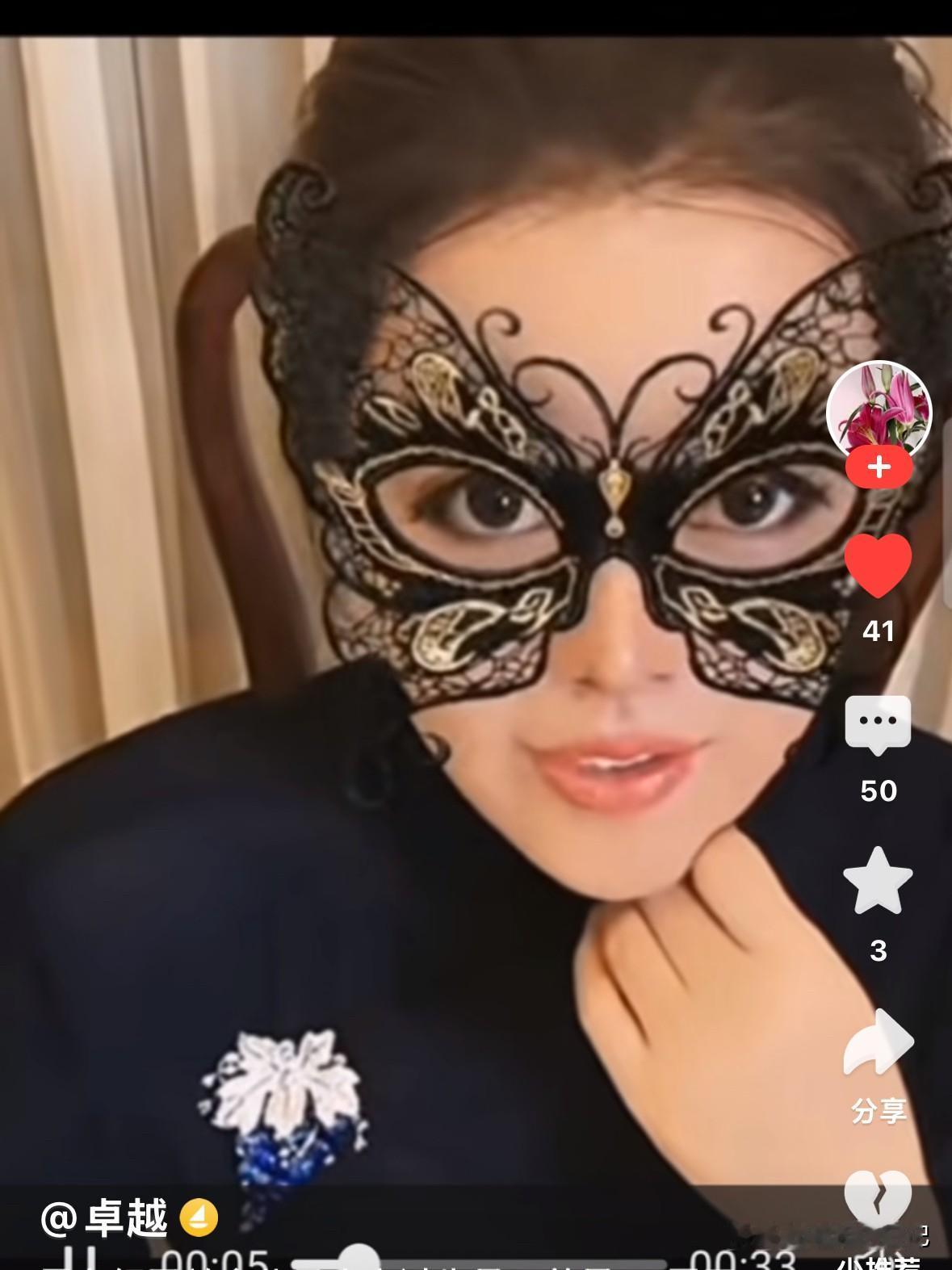 网友问于文红“罗兰多也在读现男友也在，你不尴尬呀”？

于文红回答“尴尬，咋不尴