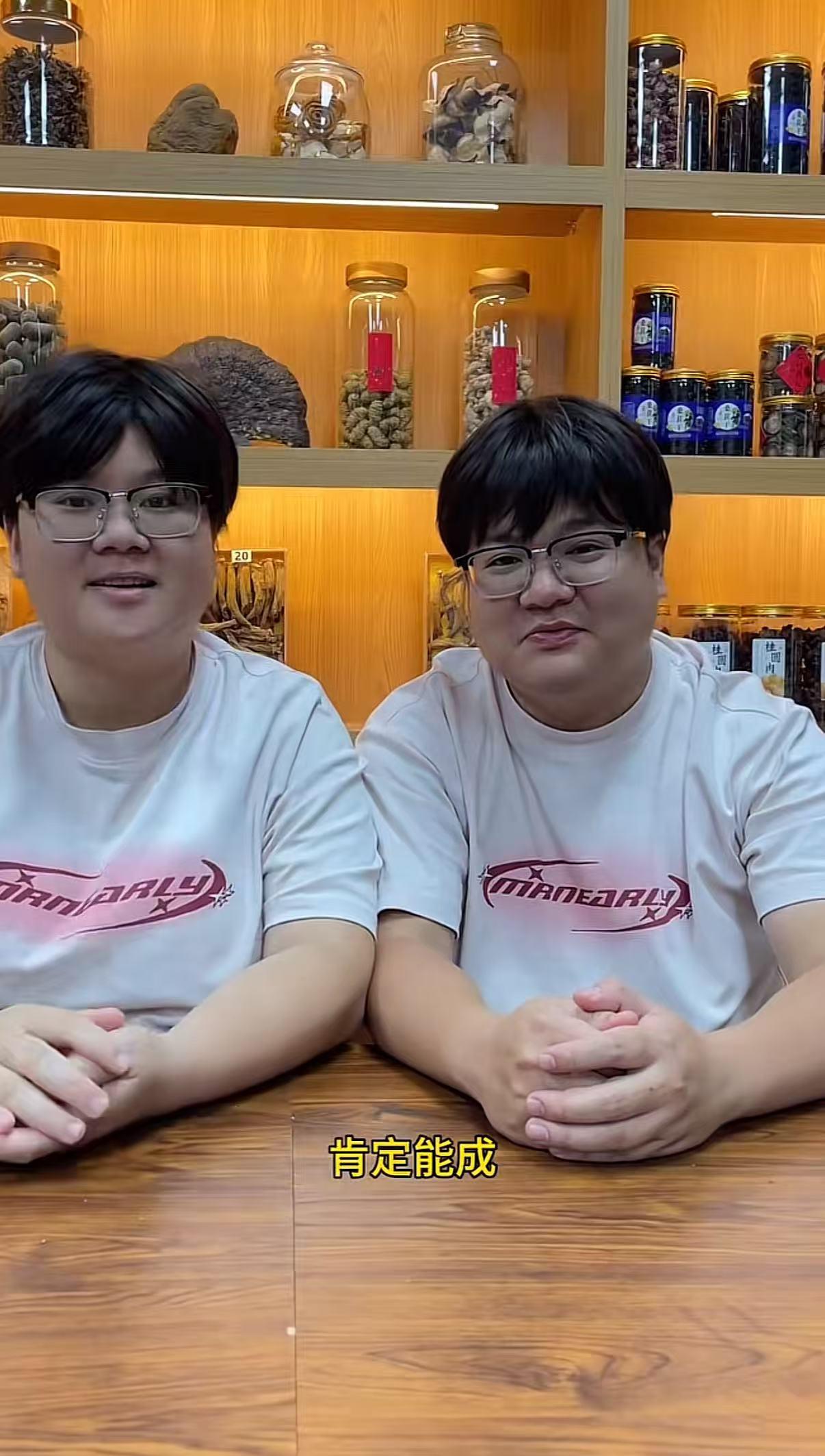 “史上最相似夫妻”被建议验DNA，当事人：长得像才相亲，结婚