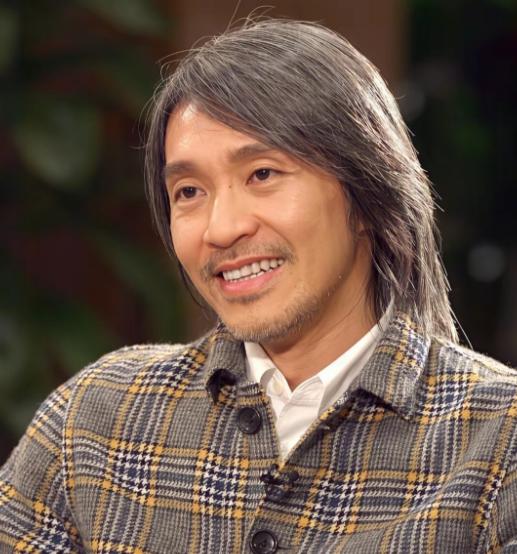周星驰问王宝强:“你觉得我养你，跟我爱你的区别是在哪里？” 
 
王宝强没有把这