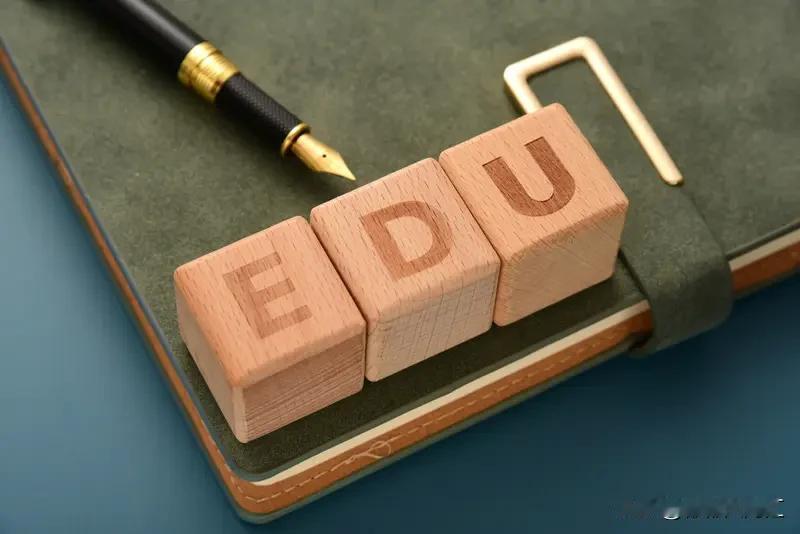 对孩子来说，好的教育是多方面的。教育的本质是点燃孩子心中的火，而非灌满知识。
好