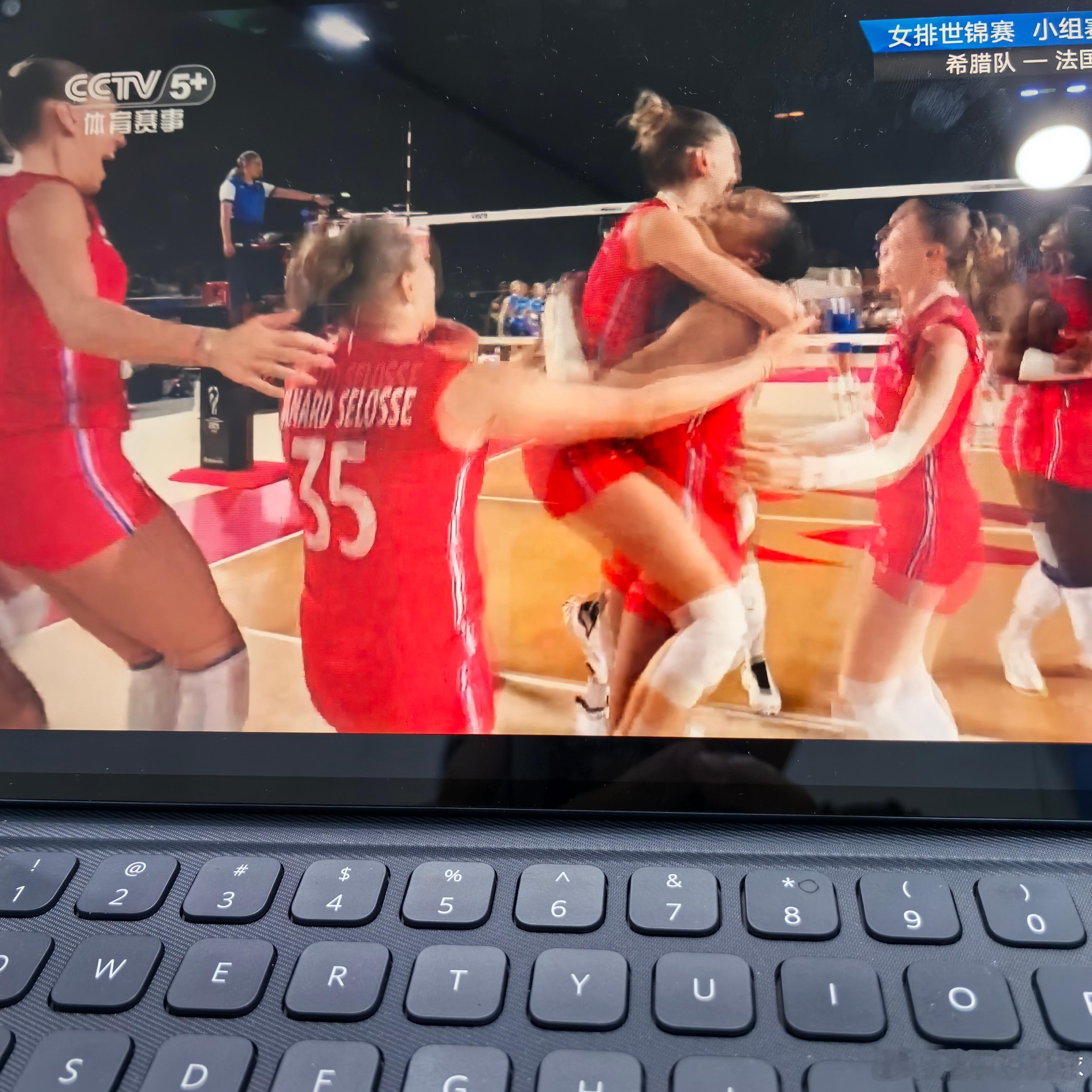 国际排坛动态2025女排世锦赛 恭喜法女，还是比希腊妹们经验丰富，打得稍微细腻一