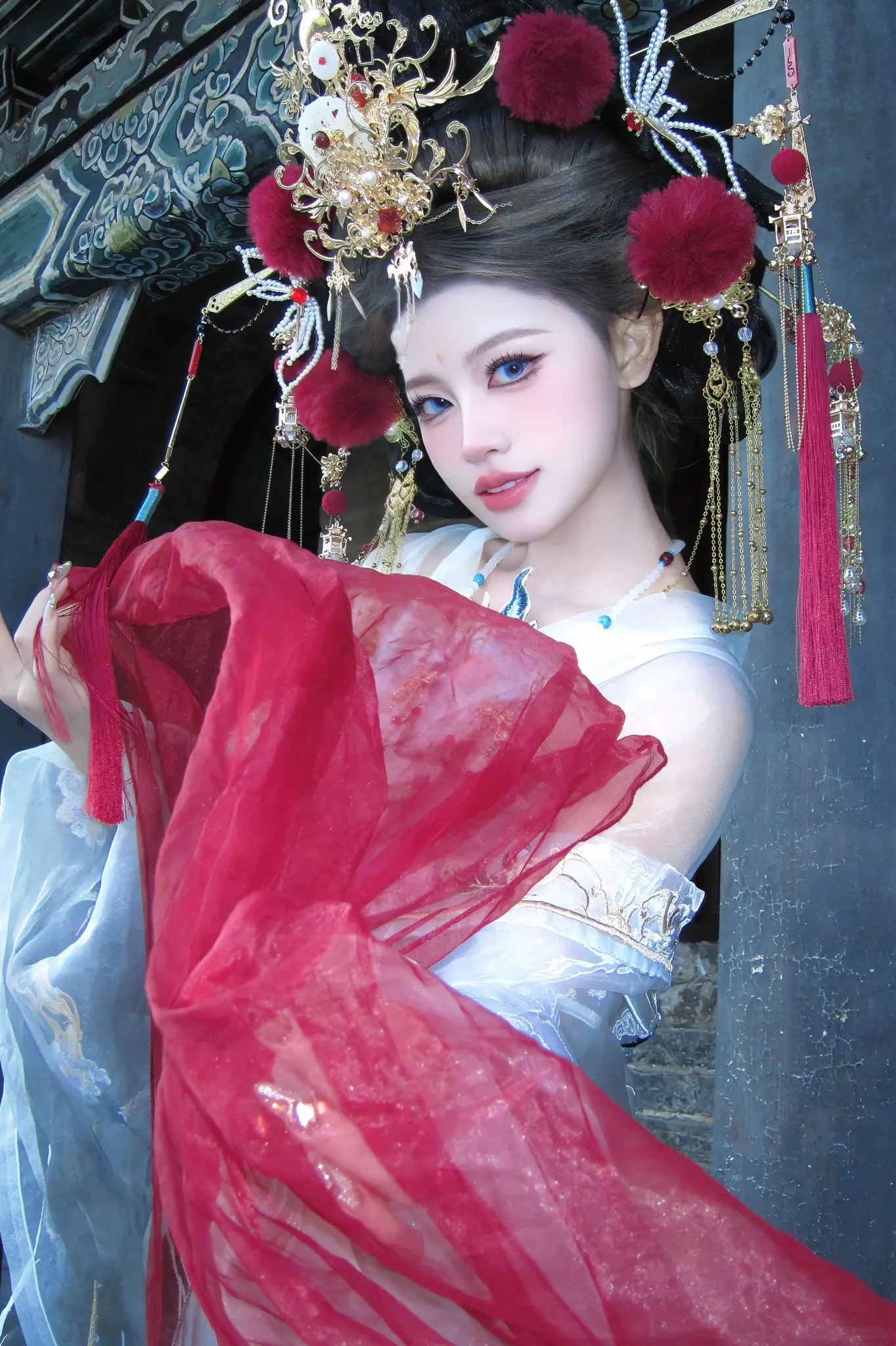 楼中若遇仙吹笛，飞上云霄万丈高。