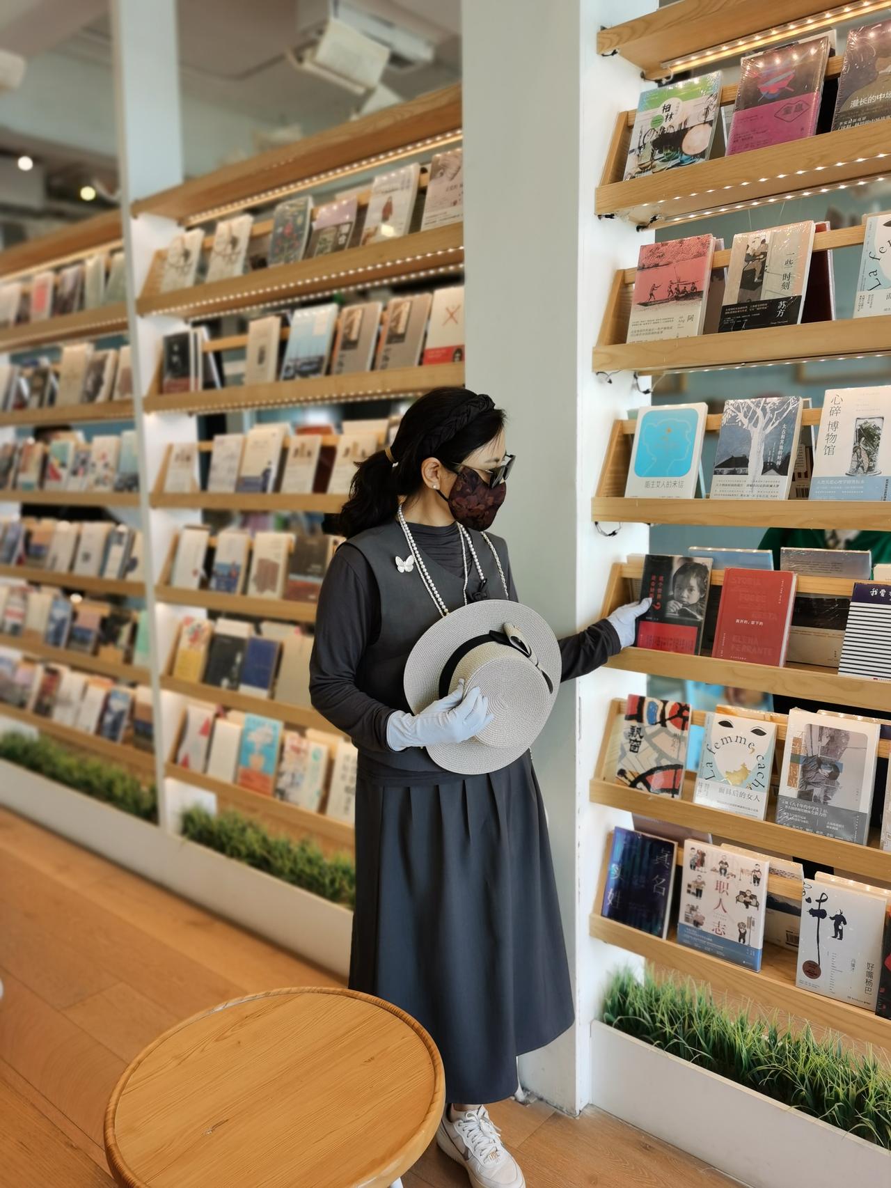 开心与不开心
周末都来了！
1、指数让我们不开心了，尾盘下跌！这是跟上了全球的节