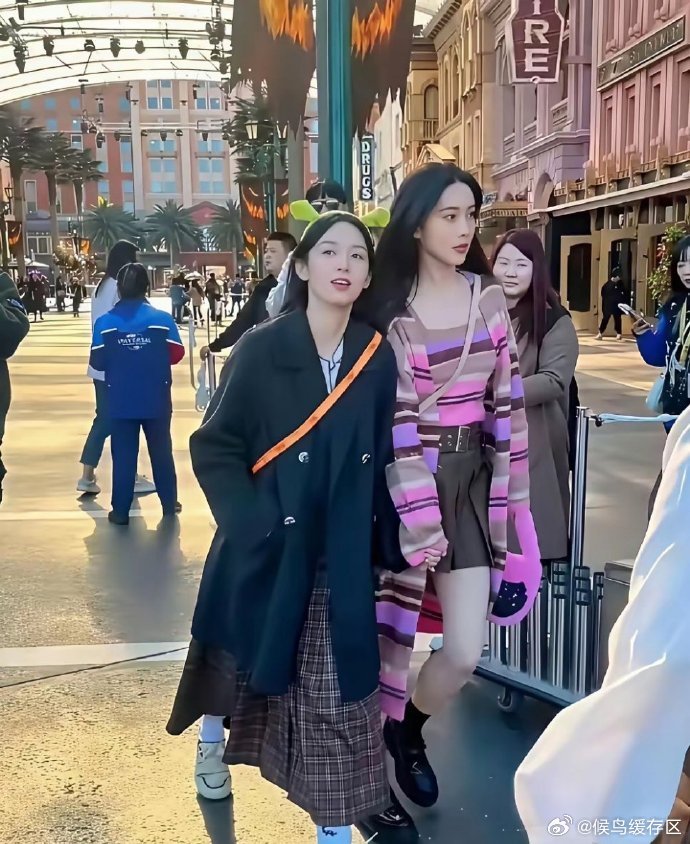 竞价科技方向直接恐慌分歧开局的话，盘中极容易走高修复；而油气尤其是量化多的标，极