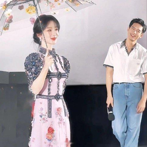 李现夸杨紫一夸就是14年这个图秒了！！！ ​​​