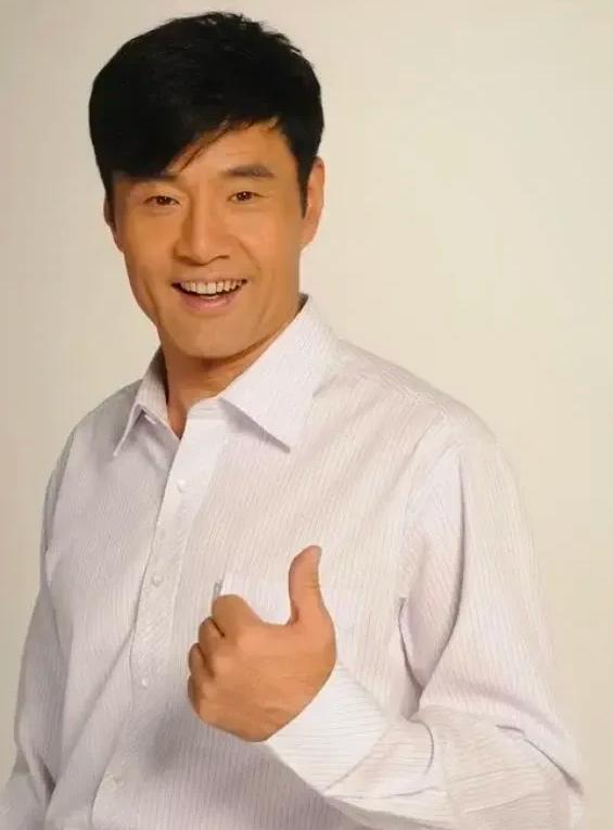 2021年在于荣光他63岁时妻子却执意要和他离婚，还要冻结于荣光的资产。两人携手