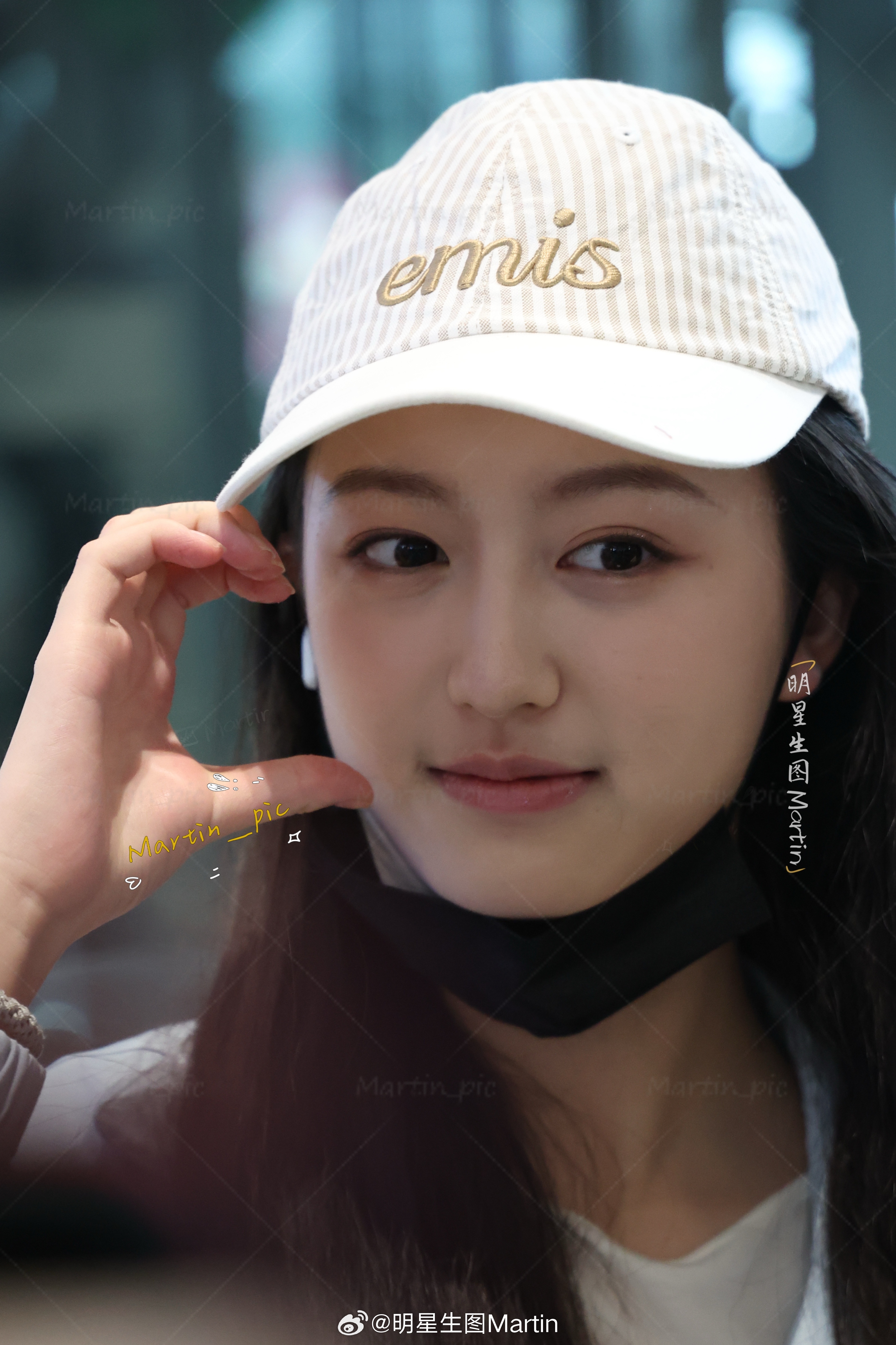 裴佳欣[超话] 裴佳欣1107机场生图吃可爱多长大的佳欣等比例长大啦[期待][期