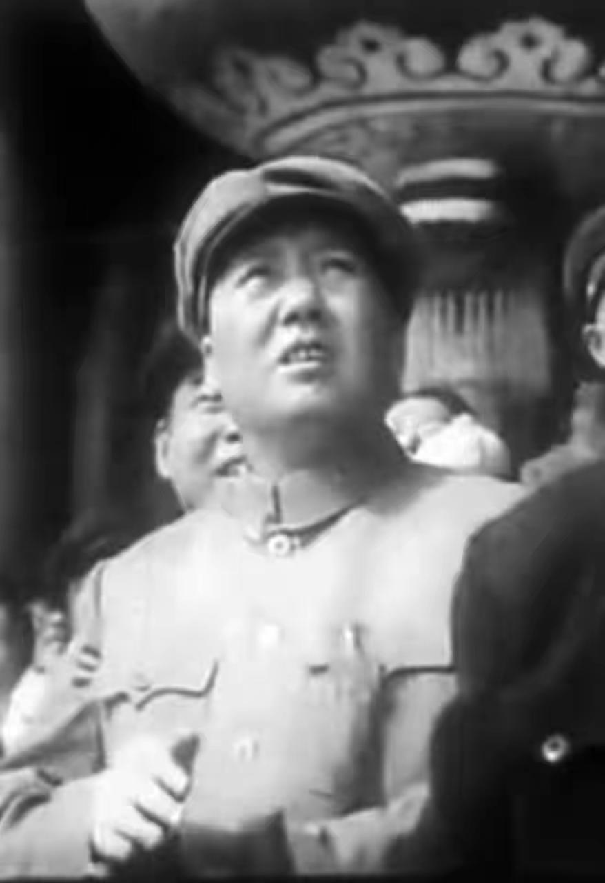 毛主席当时会不会想到我们今天有最先进的，最多的战斗机。想念您主席。