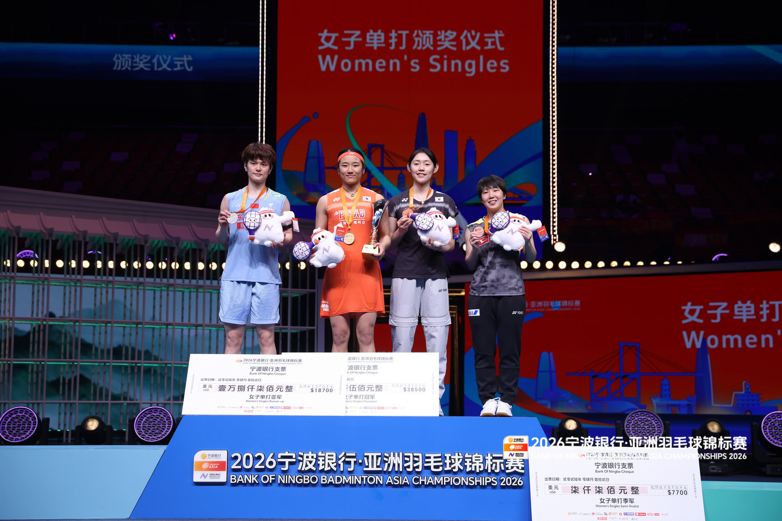 女单颁奖典礼📷来源：赛事组委会王祉怡获亚锦赛亚军王祉怡惜败安洗莹亚羽争雄胜利在