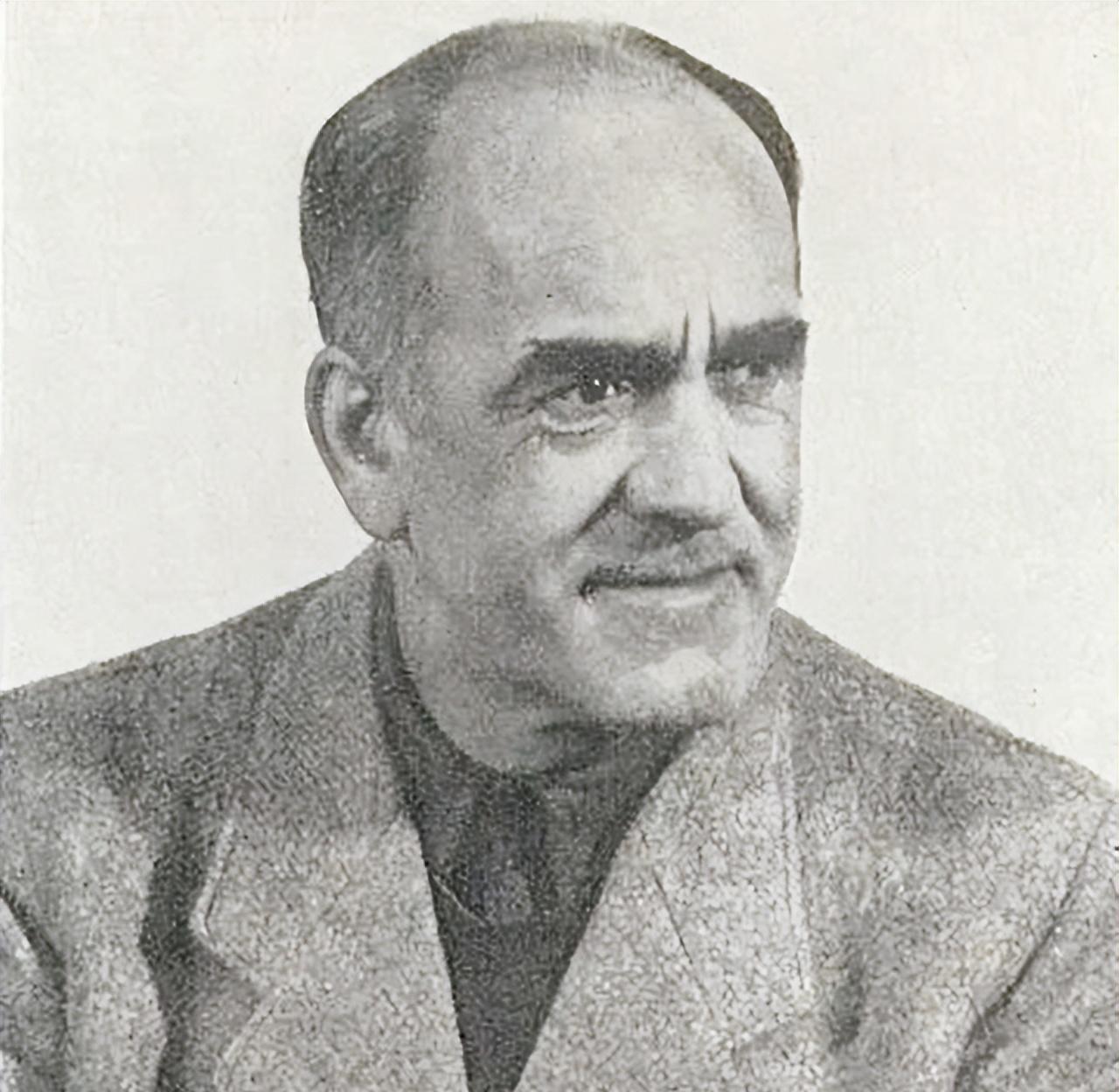 1951年6月7日午夜，这名白发老人被架到了兰茨贝格监狱的绞刑台，尽管他对活着仍