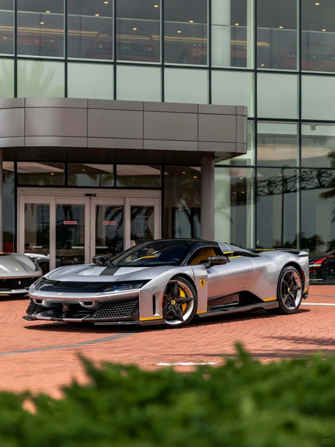 Ferrari F80 | 812 Competizione A，银色更显质感[
