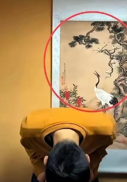 陈宇昕道歉视频出来后，网友们议论纷纷！

这时候网友们发现，陈宇昕道歉视频背景墙