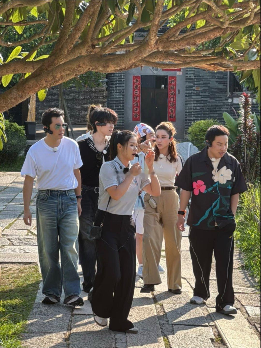 47岁胡可状态出圈，全网都在猜她医美砸了多少钱！直到沙溢亮相，所有人直接惊呆了，