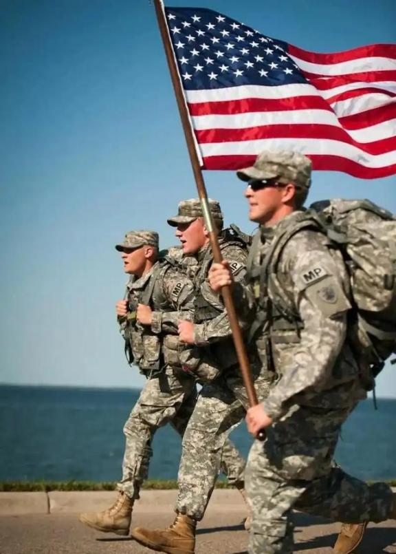 美军没有政委，是如何实现文官治军的？美国军队本质就是宋军化。其实说白了，就是笼络