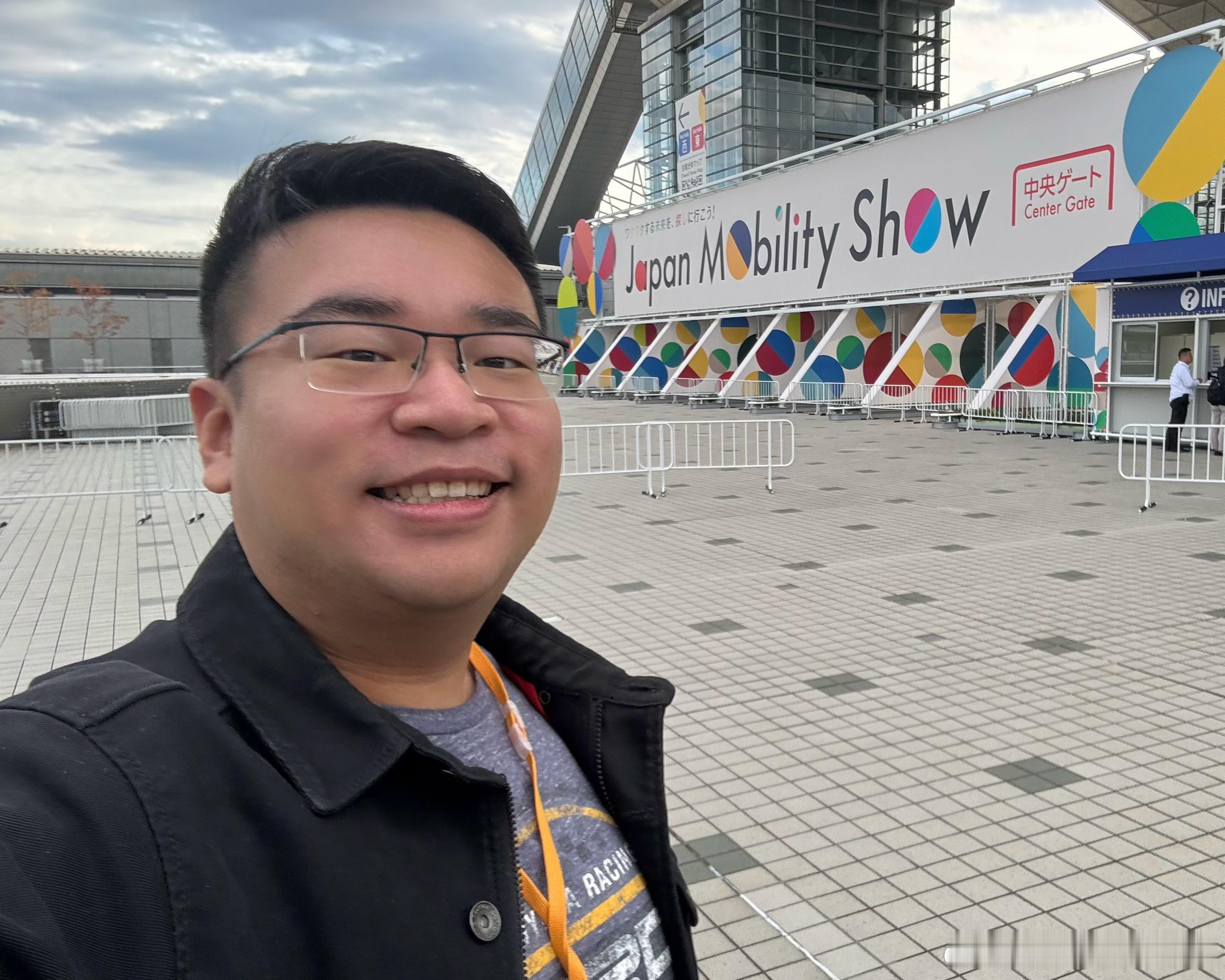 一大早到会场，发现韩国媒体是真的卷！6点出发早就到了，听说欧洲媒体好像刚起床。[